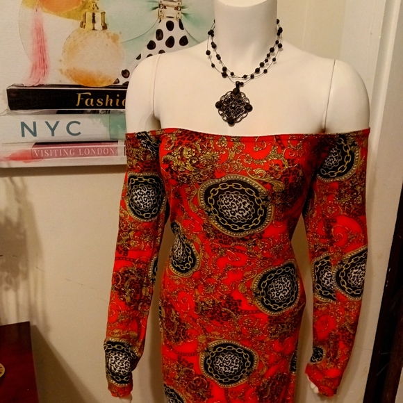 1x Sexy On or Off Shoulder Dress - Picture 2 of 3